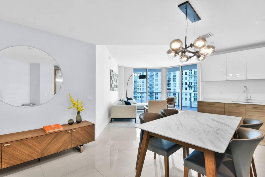 Lovely Upscale Condo Gorgeous View 2Bd 2Bath In Brickell Miami Buitenkant foto