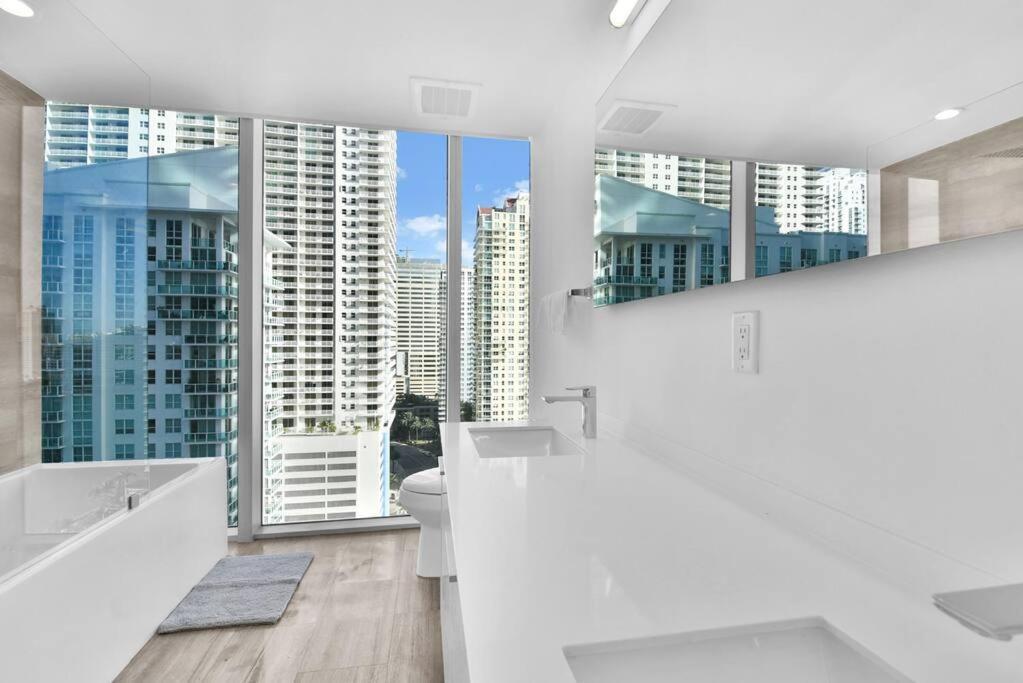 Lovely Upscale Condo Gorgeous View 2Bd 2Bath In Brickell Miami Buitenkant foto